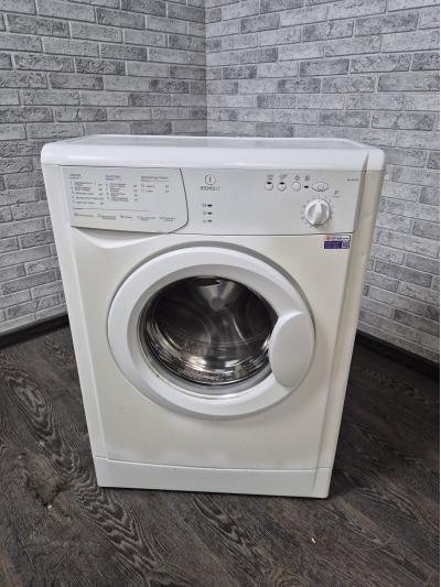 Стиральная машина Indesit WIUN 100
